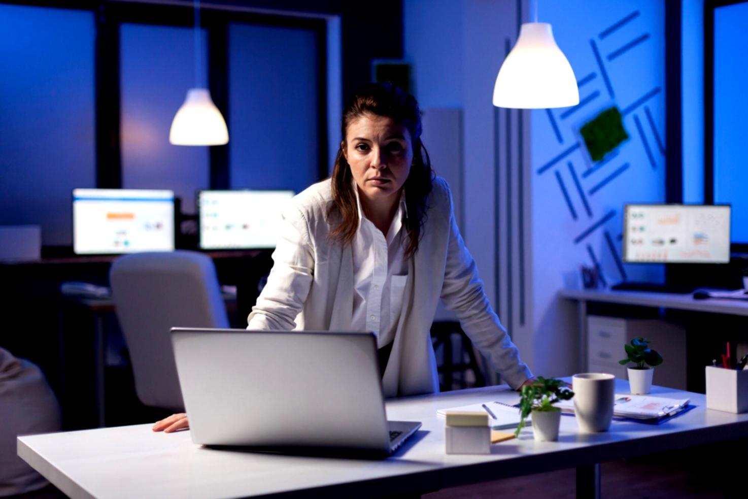 Teilnehmer bei kollaborativer Workshop-Arbeit mit visuellen Analyse-Tools