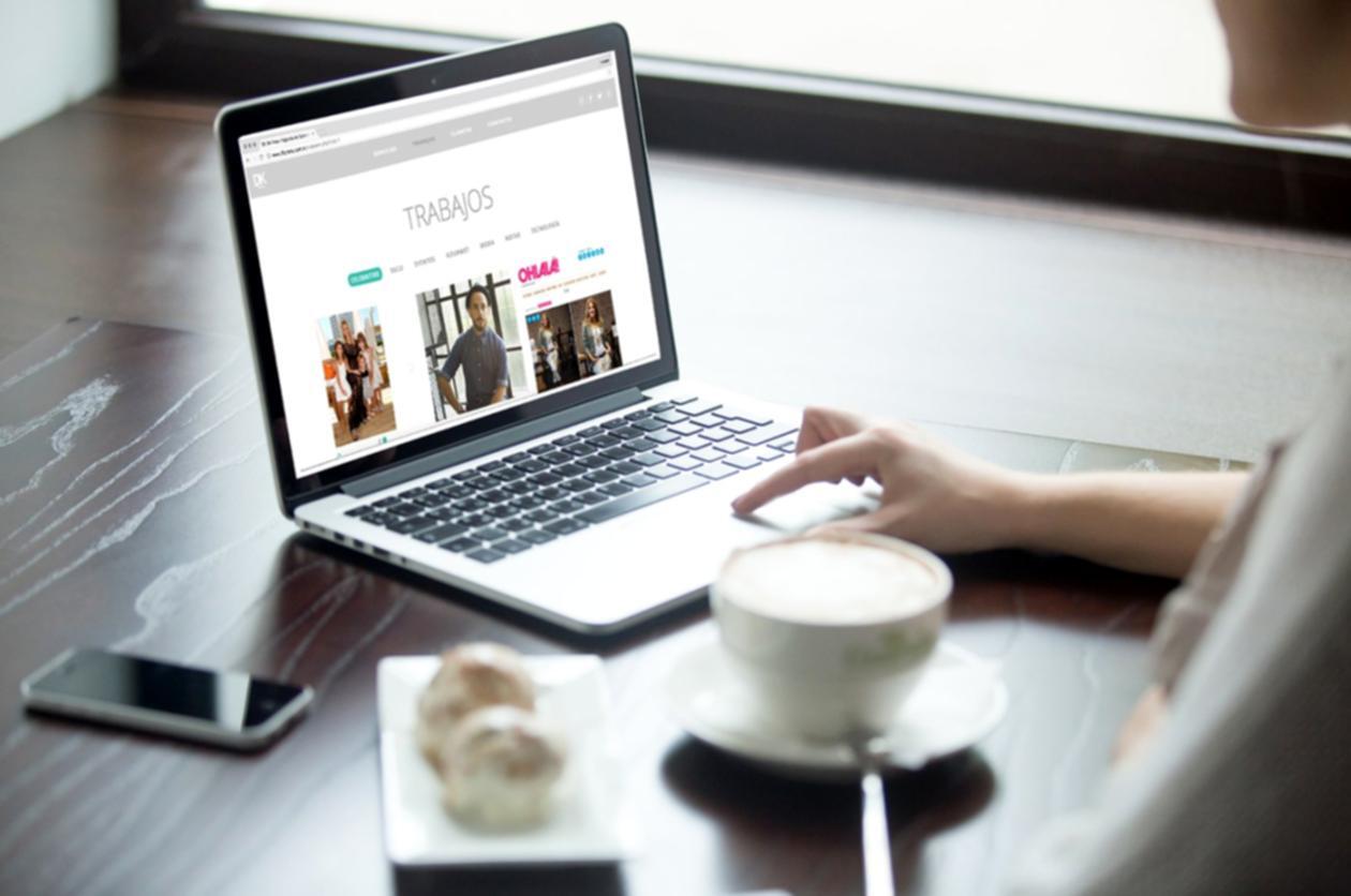 Workshop-Teilnehmer bei praktischer Keyword-Analyse